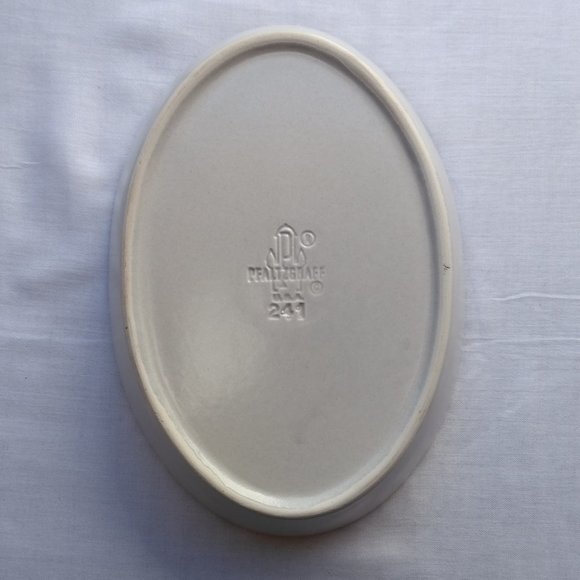 Vintage Pfaltzgraff Yorktowne Oval Serving Bowl - Picture 2 of 6